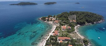 Pet friendly home in Blato with kitchen