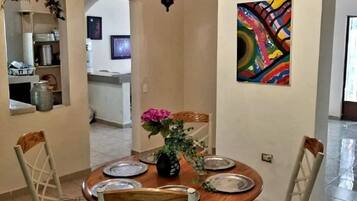 Casa básica | Cocina privada | Microondas, tostadora, licuadora y plancha de cocina