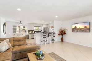 House, Multiple Beds, Pool Access, Pool View | Interior