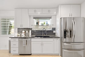 House, Multiple Beds, Pool Access, Pool View | Private kitchen | Fridge, microwave, oven, stovetop - Paradise Dreams (Palm Desert)