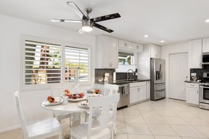 House, Multiple Beds, Pool Access, Pool View | Dining