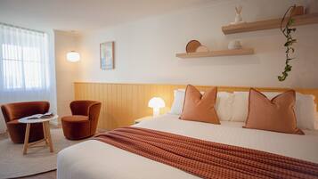 Deluxe Room | Soundproofing, iron/ironing board, free WiFi, bed sheets