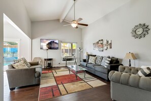 Villa, flere senger, adgang til basseng, fjellutsikt | Innvendig