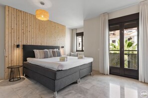 3 bedrooms, in-room safe, iron/ironing board, free WiFi