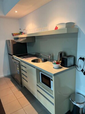 Fridge, microwave, stovetop, dishwasher