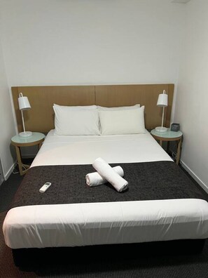 1 bedroom, desk, iron/ironing board, WiFi