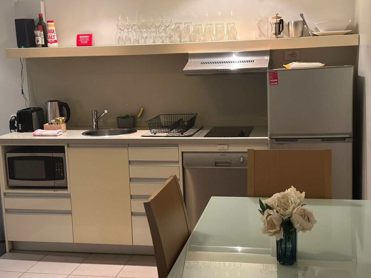 Fridge, microwave, stovetop, dishwasher