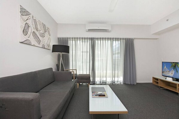 TV - Pandanas Apt 2 (10th floor, Pool & City views) (Darwin City)
