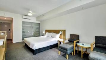 1 bedroom, desk, iron/ironing board, WiFi