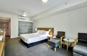 1 bedroom, desk, iron/ironing board, WiFi