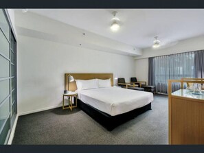 1 bedroom, desk, iron/ironing board, WiFi - Executive Studio Darwin CBD (Water Views) (Darwin City)