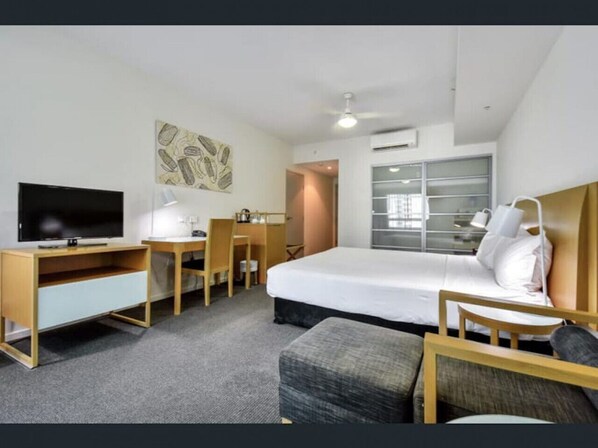1 bedroom, desk, iron/ironing board, WiFi