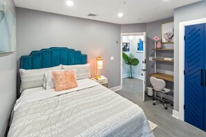 2 habitaciones, escritorio, tabla de planchar con plancha y wifi gratis 