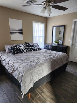 4 bedrooms, iron/ironing board, free WiFi, bed sheets