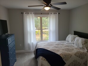 3 chambres, coffre-fort, bureau, fer et planche à repasser
