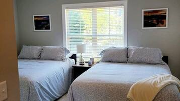 3 bedrooms, in-room safe, desk, iron/ironing board