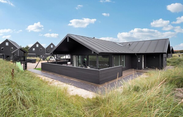 Exterior - Amazing home in Blåvand with kitchen (Blåvand)