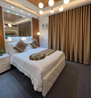 Deluxe Studio, 2 Queen Beds | Premium bedding, down comforters, memory foam beds, in-room safe - Mesatierra Garden Recidences (Davao)