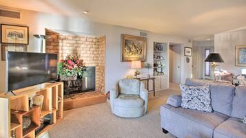 TV, fireplace, DVD player, books