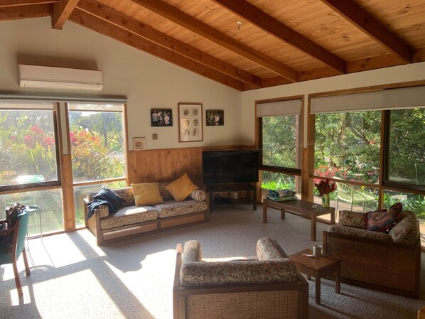 TV - Balnarring Beach Retreat (Balnarring Beach)