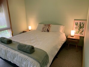 4 bedrooms, WiFi, bed sheets - Balnarring Beach Retreat (Balnarring Beach)