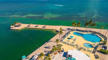 Piscina all'aperto, una piscina riscaldata