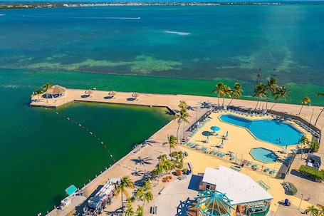 Outdoor pool, a heated pool. Spanish Queen @Venture Out, Cudjoe Key