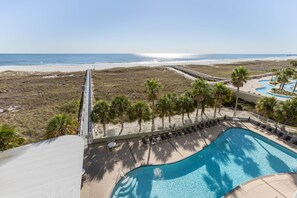 Una piscina cubierta, una piscina climatizada