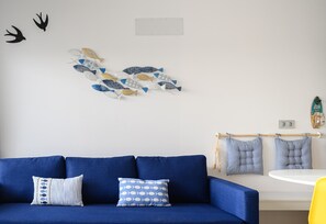 TV - La Marinera House - Near the beach, fast wifi, air-con on main Bedroom and SAT tv (Playa Blanca)