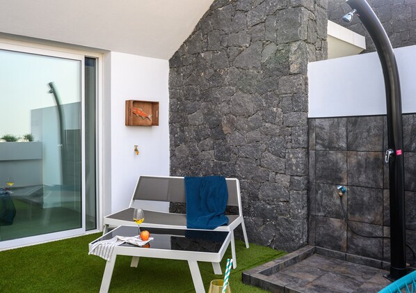 Property grounds - La Marinera House - Near the beach, fast wifi, air-con on main Bedroom and SAT tv (Playa Blanca)