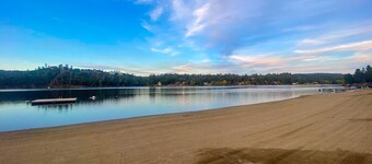 Golf Course Luxury Newly Remodeled Condo!