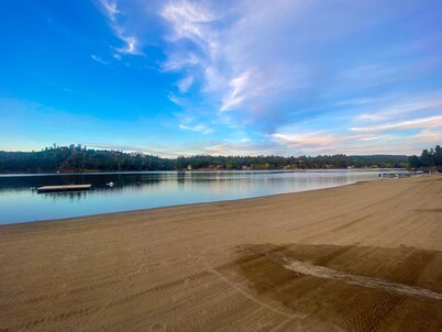 Golf Course Luxury Newly Remodeled Condo!