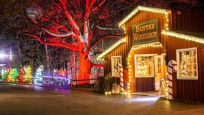 A wooden building with a sign reading "Santa's Workshop" and candy cane decorations. - Vansen's Golfshores Inviting, Cozy Condo on Golf Course! (Branson)