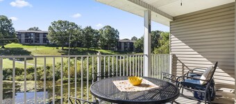 Vansen's Golfshores Inviting, Cozy Condo on Golf Course!