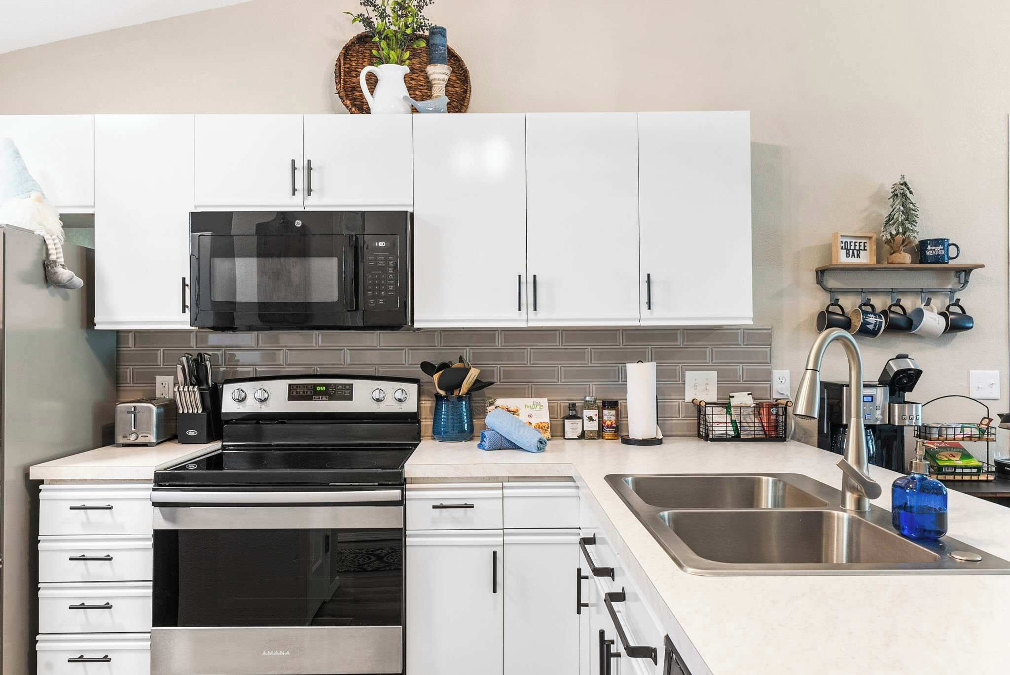 Condo, 1 King Bed with Sofa bed, Patio, Golf View (Vansen's Golfshores) | Private kitchen | Coffee/tea maker