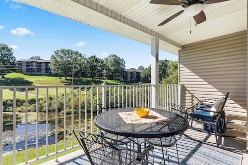 Vansen's Golfshores Inviting, Cozy Condo on Golf Course!