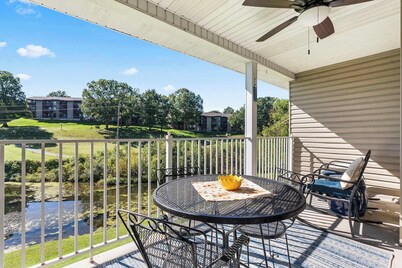 Vansen's Golfshores Inviting, Cozy Condo on Golf Course!