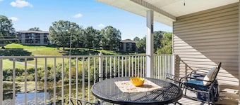 Vansen's Golfshores Inviting, Cozy Condo on Golf Course!