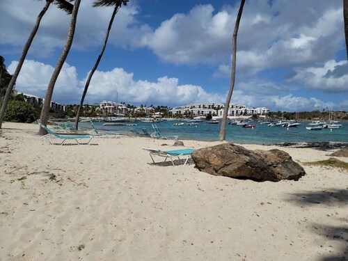 Beachfront-3 Bedroom-Pool-Gym-Walk to Restaurants