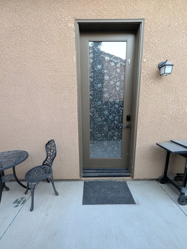Exterior detail - Private apartment style suite. Close to National Parks.  (Clovis)