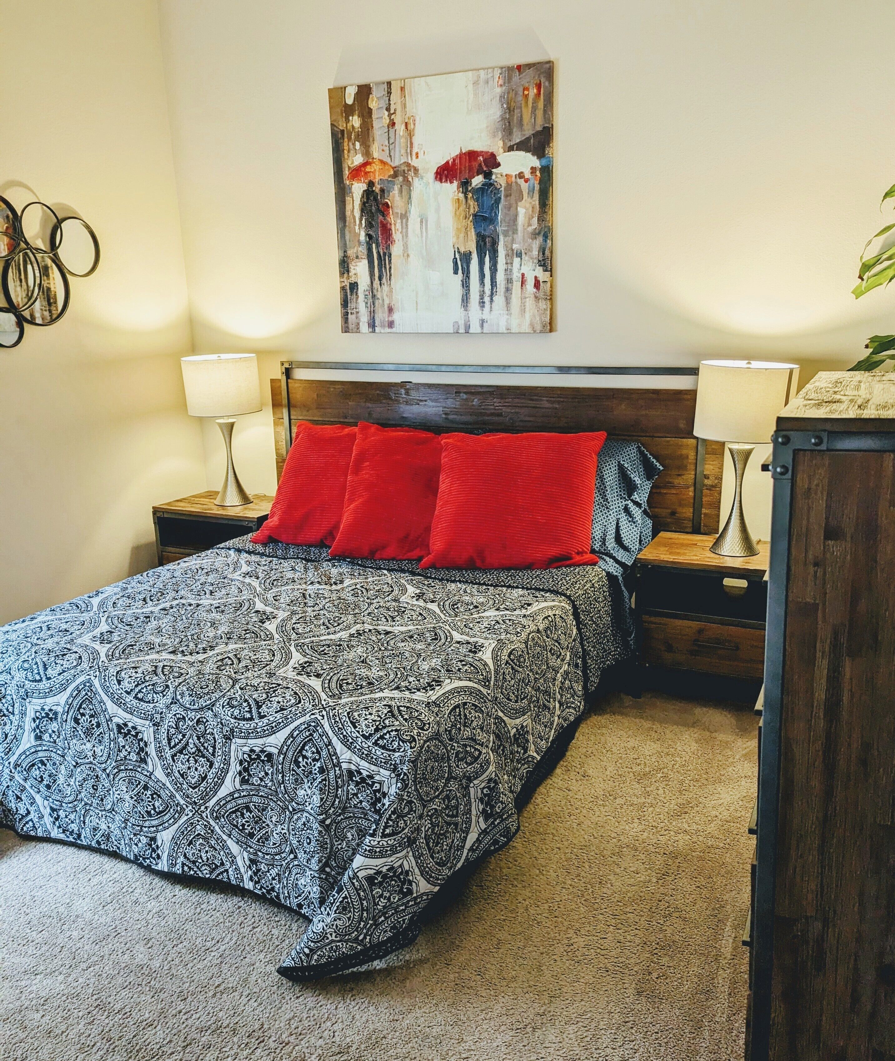 1 室のベッドルーム、デスク、アイロン / アイロン台、WiFi (無料)