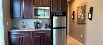 Private apartment style suite. Close to National Parks.