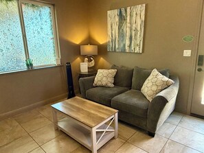 Smart TV - Private apartment style suite. Close to National Parks.  (Clovis)