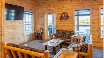 Cabin 19B, Non-Smoking, Pet Friendly | Living area