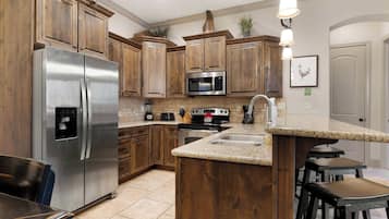 Condo, Multiple Beds, Balcony, Mountain View (Sunset Oasis) | Private kitchen | Fridge, microwave, oven, stovetop