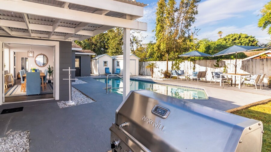Sun Bay Getaway Backyard Pool w/ Winter Rates!