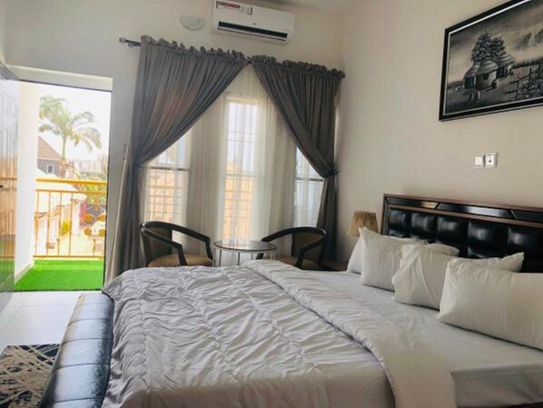 Desk, laptop workspace, free WiFi, bed sheets