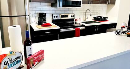 Luxury Apt-- 1 mile from Strip