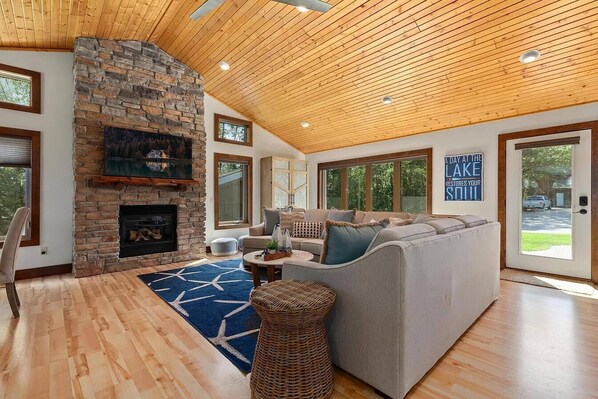 TV connectée, cheminée, jeux vidéo