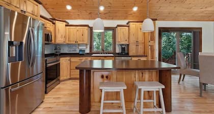 Modern 5BD Cabin, Fire Pit, Fenced Yard, Breezy Point